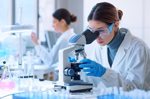 Scientest-using-a-Microscope