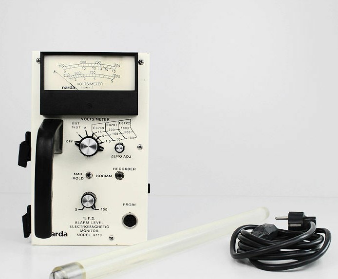 Image of Narda 8719 RF Survey Meter | 10 kHz - 40 GHz Image of Narda 8719 RF Survey Meter | 10 kHz - 40 GHz
