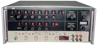 Image of Fluke 5200A Precision Alternating Voltage Calibrator Image of Fluke 5200A Precision Alternating Voltage Calibrator