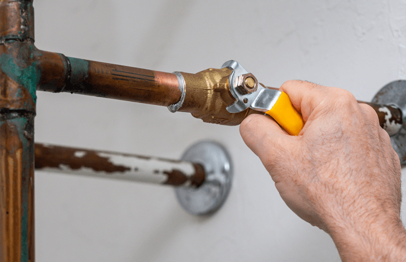 Pipe valve getting tightened